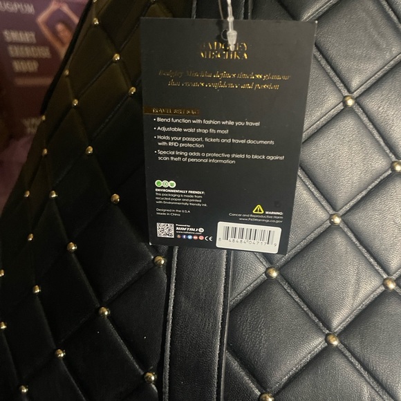 Badgley Mischka Black Quilted Travel Bag with Gold Accents NWT - Picture 8 of 10